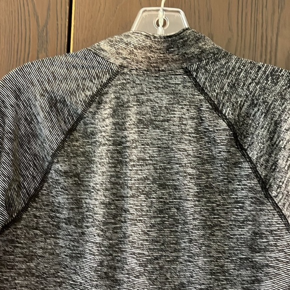 Old Navy active go-dry long sleeved athletic top. Size Medium - Picture 7 of 10